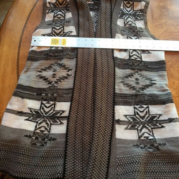 BCBG SLEEVELESS Cardigan Vest with Folding Lapel! - Picture 9 of 16